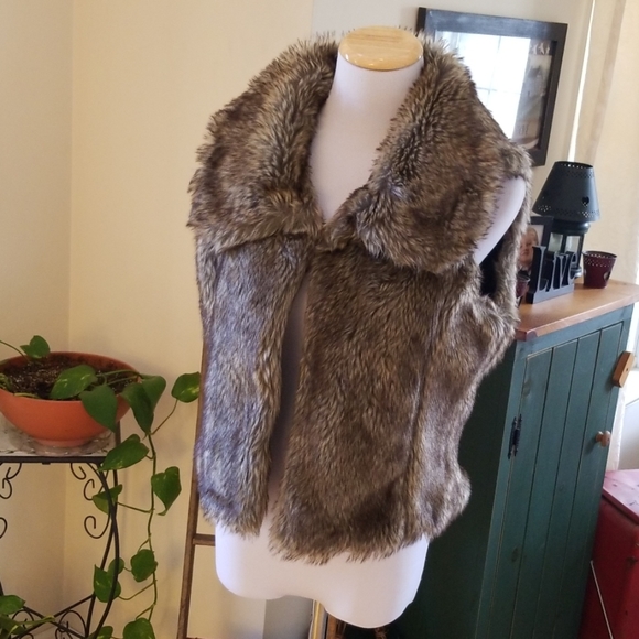Jolt Jackets & Blazers - FAUX FUR 🐾 VEST JACKET